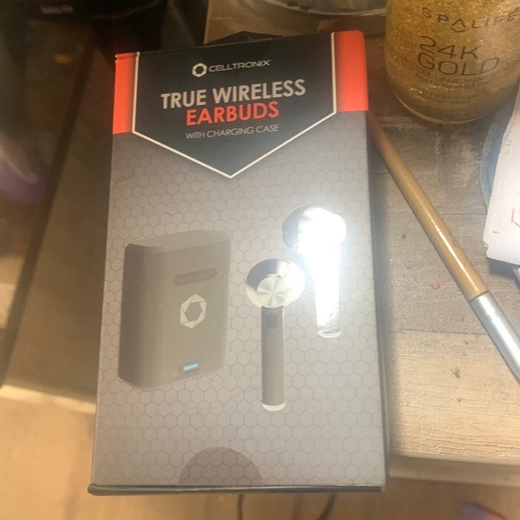 True wireless Earbuds - Picture 2 of 2